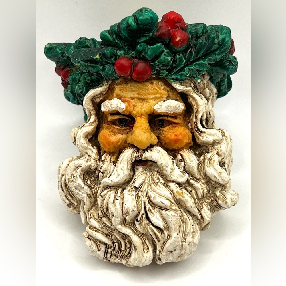 VTG Primitive Rustic Resin Santa Claus Head Wreath Christmas Tree Ornament 3 in
